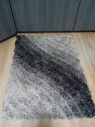 Tapete peludo tom cinza 1.40m x 1.00m