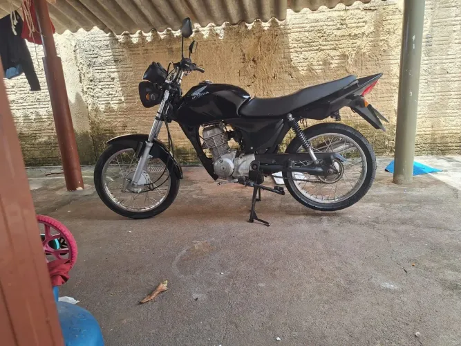 Vendo 150 a pedal moto cem ND pra fazer peneus zeros só pegar e andar TD em dias  