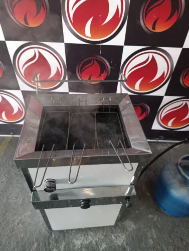 Fritadeira a gás alta pressão 26 litros no estado de nova funcionando perfeitamente