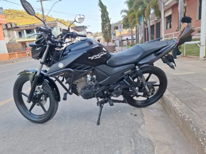 Vendo fazer 150 moto top, econômica e de manutenção barata,nada pra fazer só pegar e andar