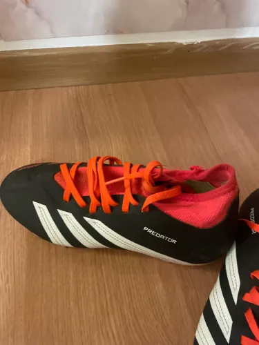 Chuteira Adidas predador