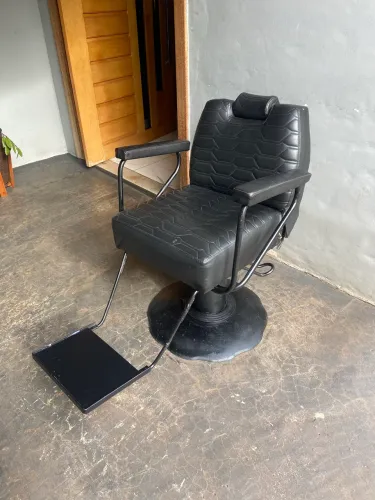     ? Cadeira de Barbeiro Reclinável Profissional ? Ideal para Barbearias Modernas