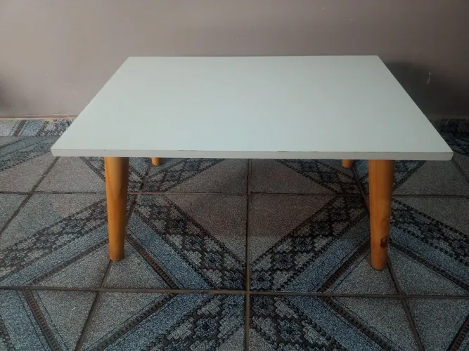 Mesa de Centro Branca Pé Palito Retrô (65x45 cm) 33cm de altura