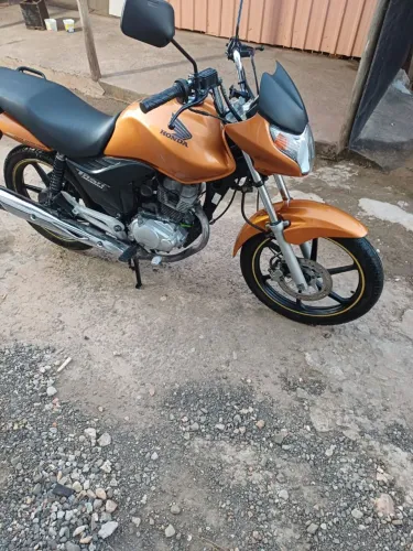 Vende-se Titan Mix completa, ano 2010.