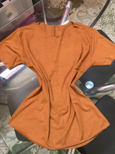 Camiseta camurça marrom