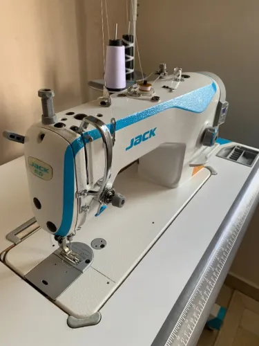 Máquina de costura Jack F4