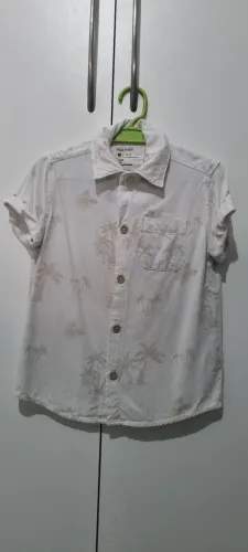 Camisa floral para bebê. Tam 1.