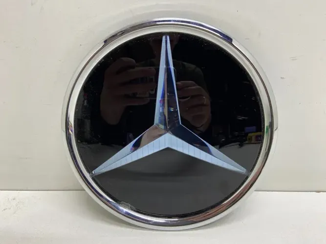Emblema Dianteiro Mercedes Eqc