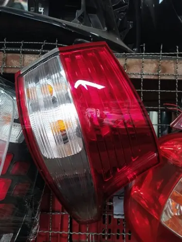 lanterna traseira lado esquerdo original fiat gran siena 