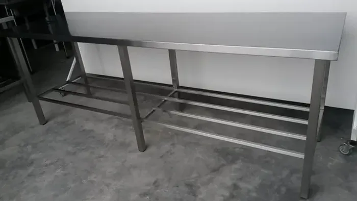Mesa grande fabricada em aço inox - com preço de fabrica - nova