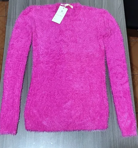 Blusa com pelinhos nova - Oportunidade!!