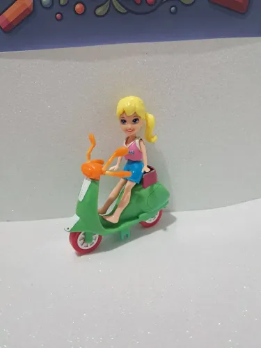 Boneca Polly com moto 