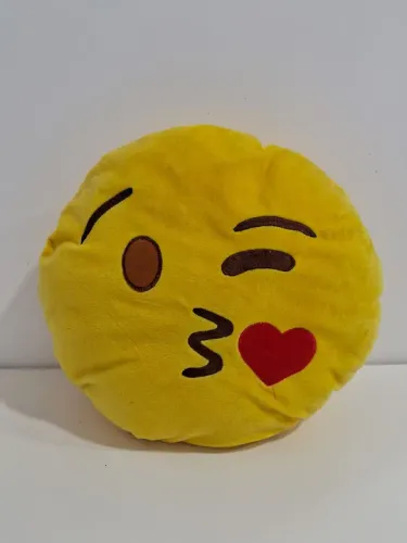Almofada Pelúcia Emoji Beijo