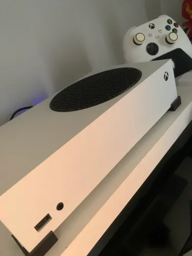 Xbox Series S 512GB + 1 Controle Original (NÃO ACEITO TROCAS E NÃO NEGOCIO VALOR MENOR)