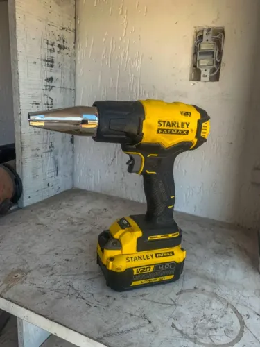Soprador Termico De Ar Quente Bateria 20v 4ah Scx530 Stanley