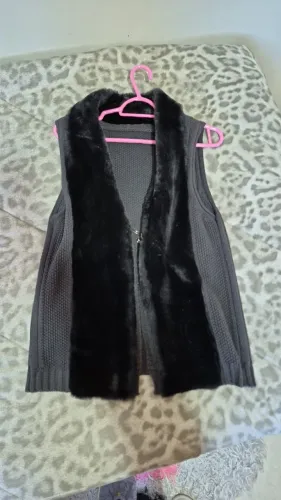 Colete com detalhes de pele tam M