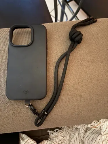Case iPhone 15 pro acompanha cordinha