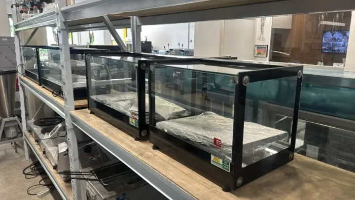 Estufa quente para salgados vidro reto - faça sua cotação para cada modelo.