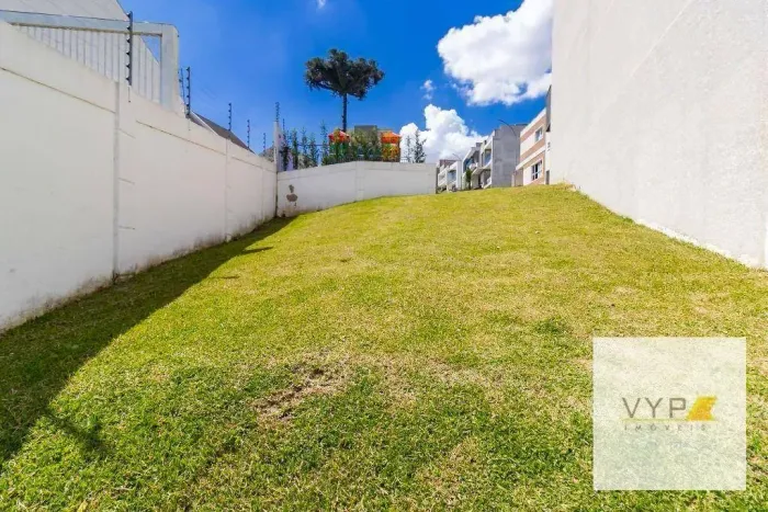 Ideal para Casa Contemporânea! Terreno em Declive  Condomínio em Curitiba