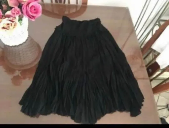 Saia Plissada Preta Elegante