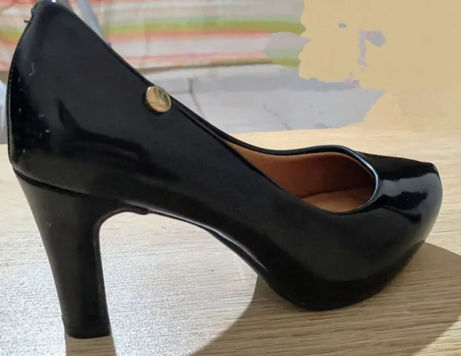 Sapatos de salto alto pretos
