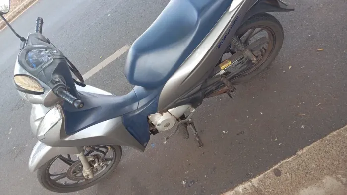 Vendo Biz 125 Prata e azul