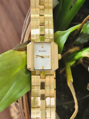 Relógio Bulova Feminino Dourado Original Clássico Quartz