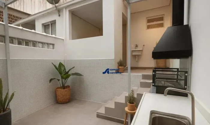 CASA DE VILA Totalmente Reformada Casa reformada no coração da Vila Clementino, em uma ch
