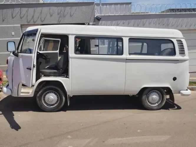 Volkswagen Kombi Standard 1.4 MI Total Flex 8V 2013