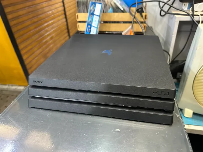 Ps4 Pro 1TB 4k desbloqueado GoldHEN :: Ac Olxpay/ Trocas / Cartão ::