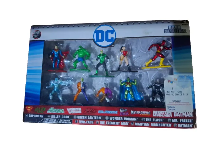 Nano metalfigs DC e Marvel.