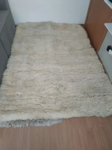 Tapete de carneiro para sala