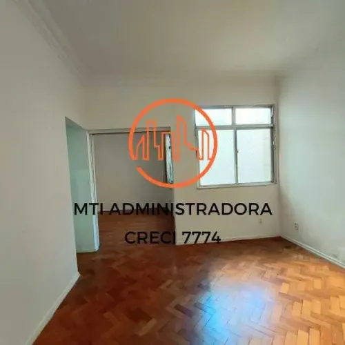 Rua transversal / 2 quartos / 65 M