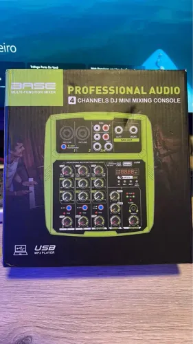 Mixer 4 canais novo na caixa