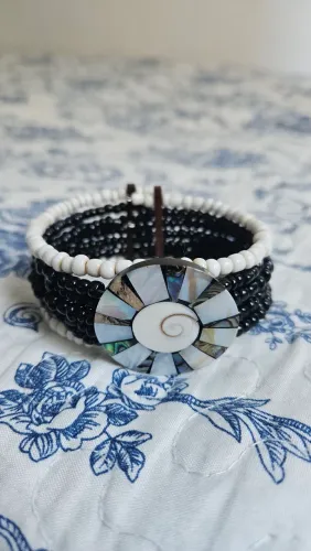 Pulseira artesanal de miçangas