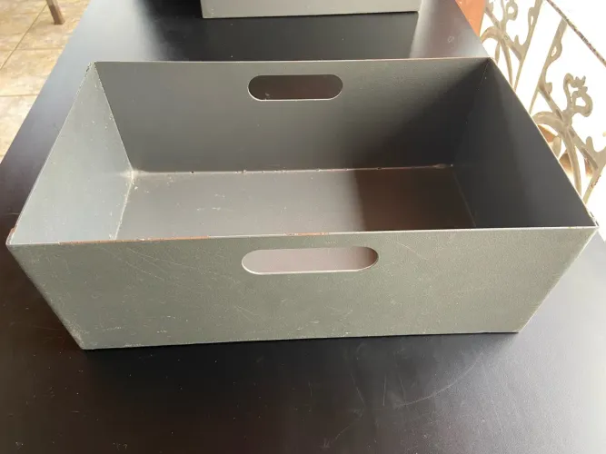 Caixa de metal para escritório