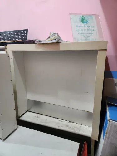 Mesa branca p atendimento PC