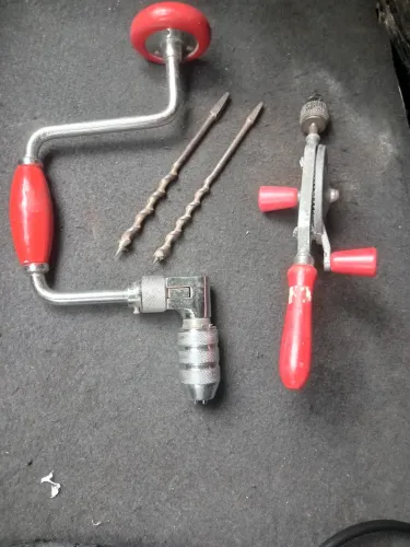 Furadeira antiga manual