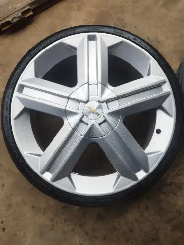 Rodas aro 17 do Astra GSi tala 6 praticamente novas, com pneus 185/35R17 seminovos