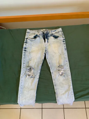 Calça Jeans Carrot Destroyed Azul Claro