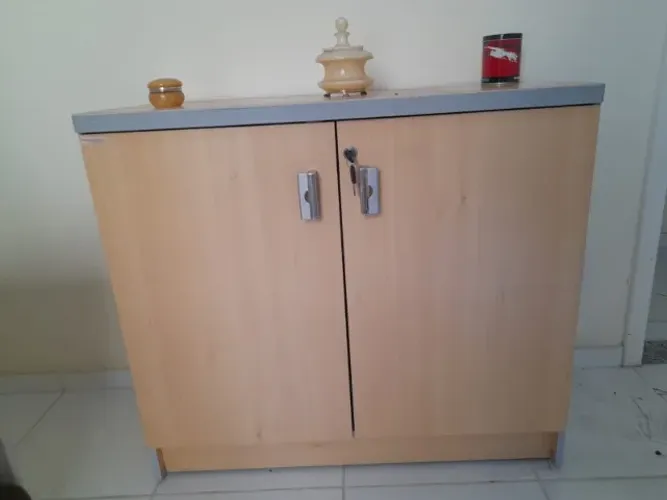 Conjunto de Móveis de Escritório, mesa e armário