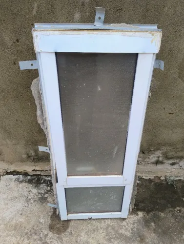 Janela / veneziana estilo busculante ( cozinha e banheiro )