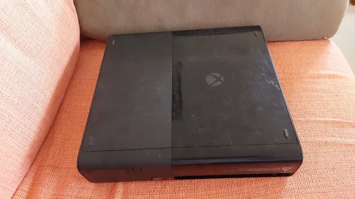SÓ CONSOLE XBOX 360 PEÇAS NÃO FUNCIONA SÓ VENDA NÃO TROCO POR NADA 