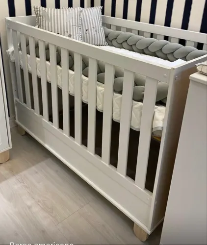 Berço branco tipo americano