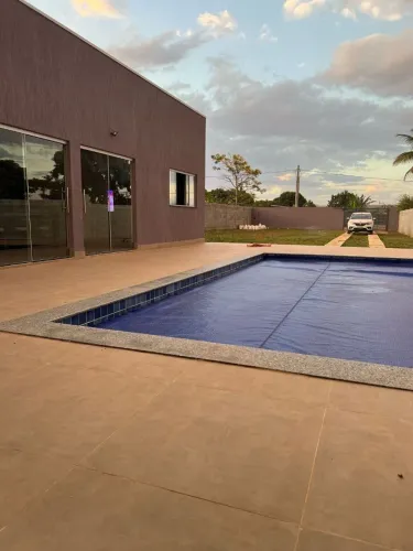 Casa com piscina aceitamos troca