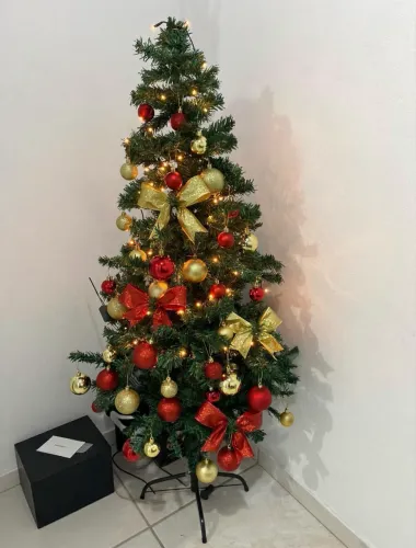 ÁRVORE DE NATAL 1,5M + ENFEITES