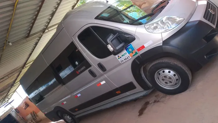 Locação de van com motorista até 15Pessoas. 