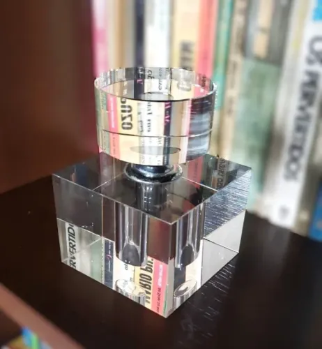 Belíssimo perfumeiro em cristal translúcido