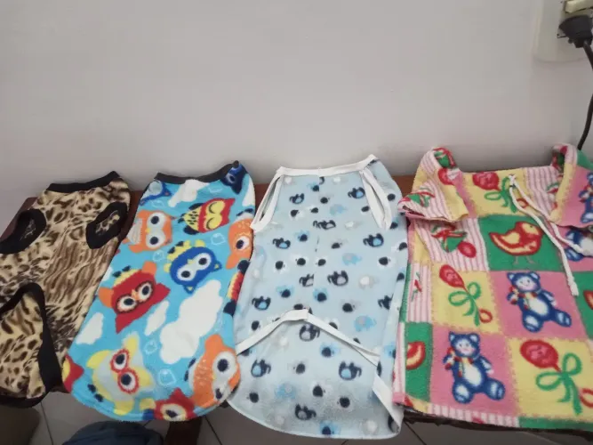 Roupinhas e calçados para pets.