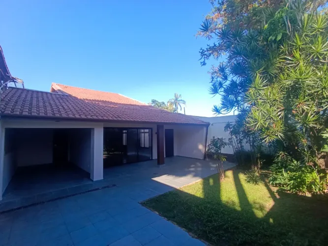 Casa para venda em Horto Florestal com 4 quartos, sendo 2 suítes, 2 vagas, 156m²